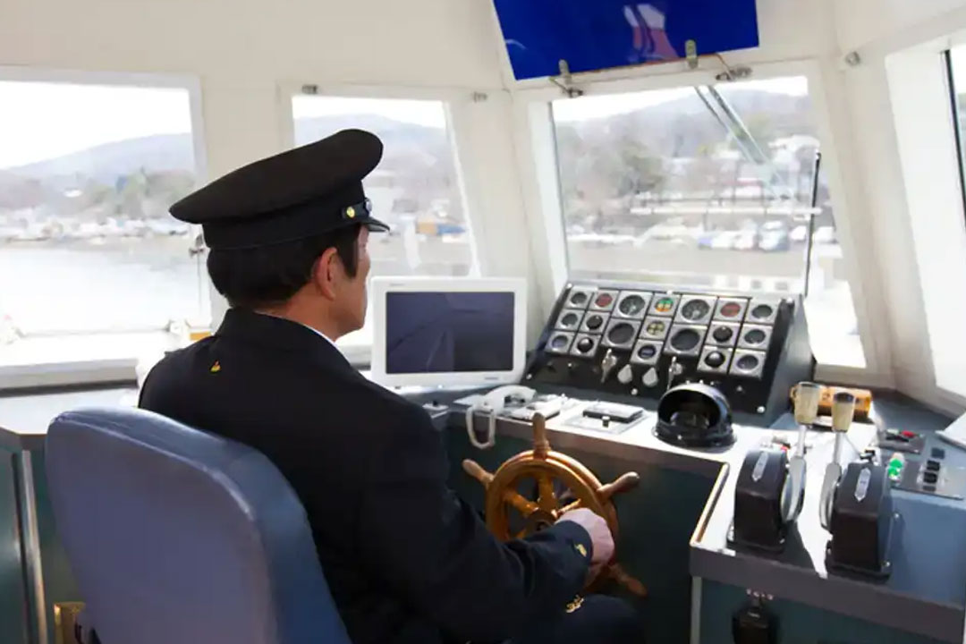 遊覧船 山中湖の「白鳥の湖」
