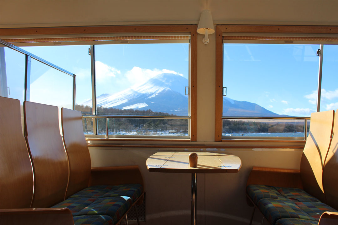 遊覧船 山中湖の「白鳥の湖」