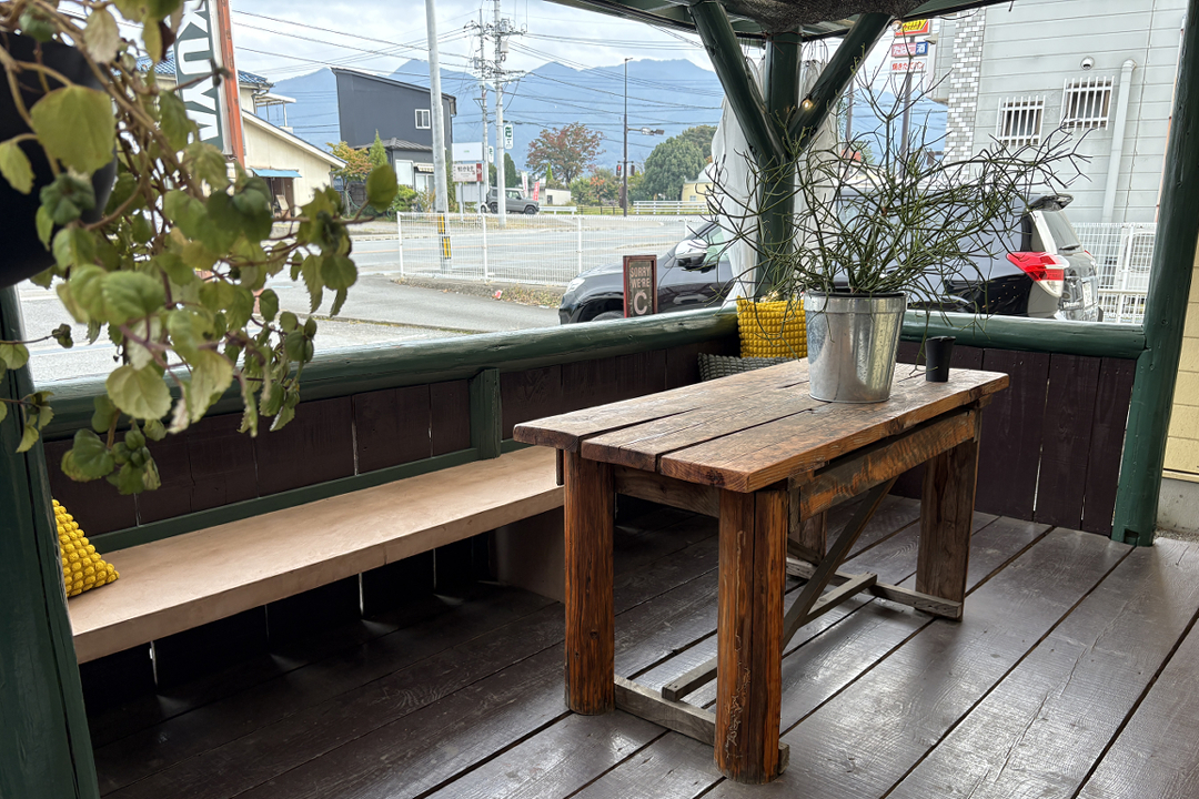 雨鹿屋 ROKUYA Katsunuma.