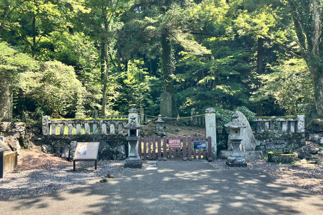 人穴富士講遺跡（人穴浅間神社）