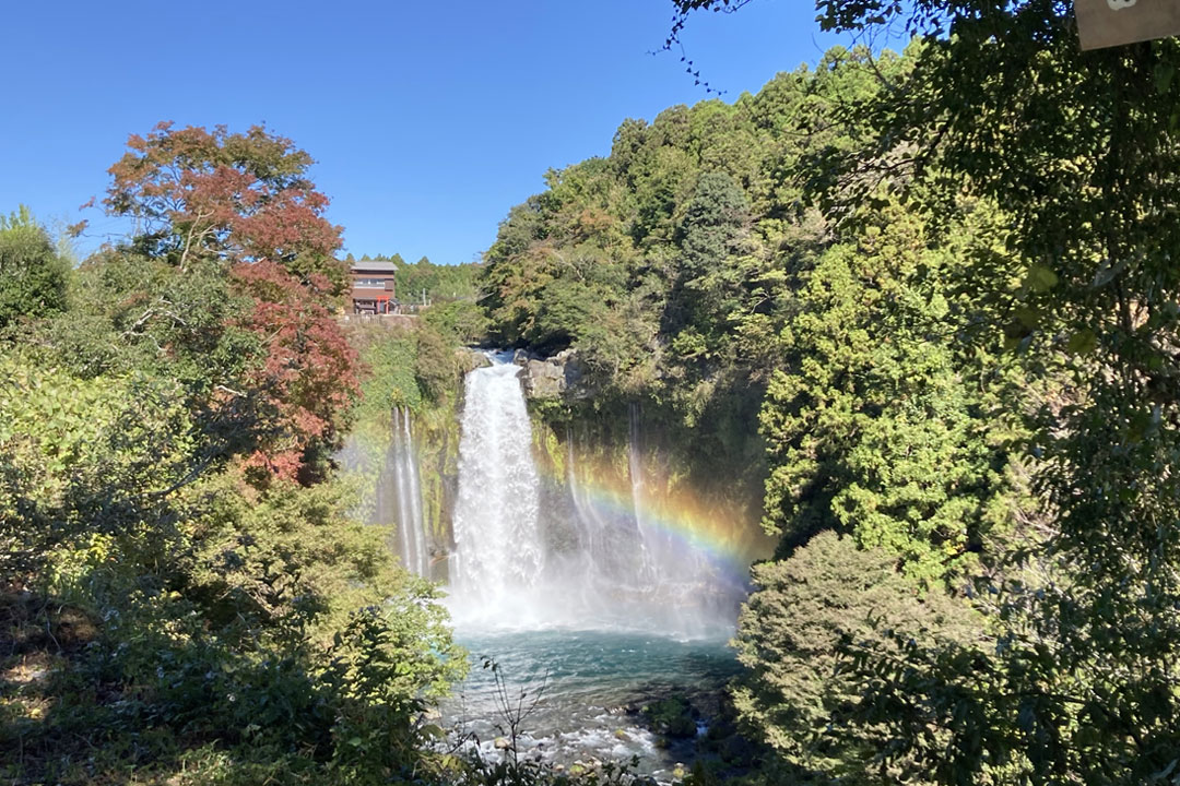 白糸ノ滝 (白糸の滝・音止の滝)