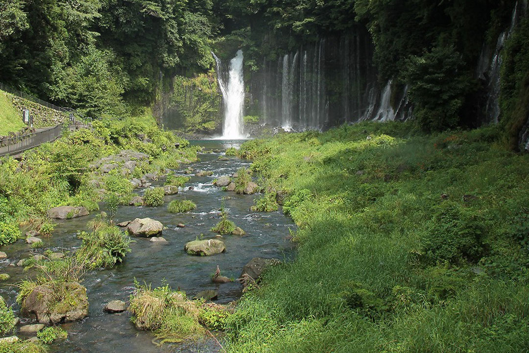 白糸ノ滝 (白糸の滝・音止の滝)